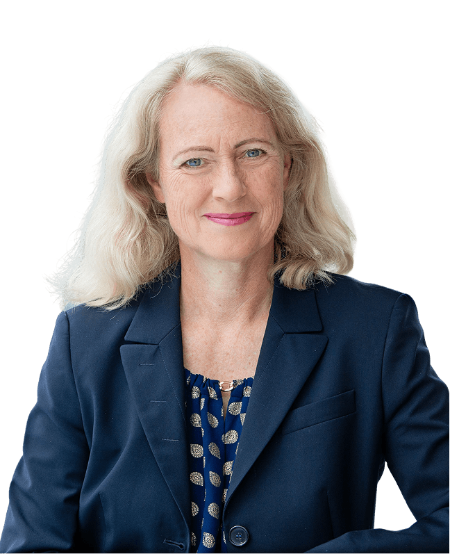 Eine Fotografie von Diana Runge mit elegantem Kleid und dunklem Blazer.